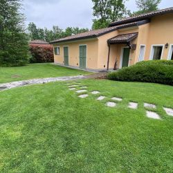 Realizzazione vialetti in pietra